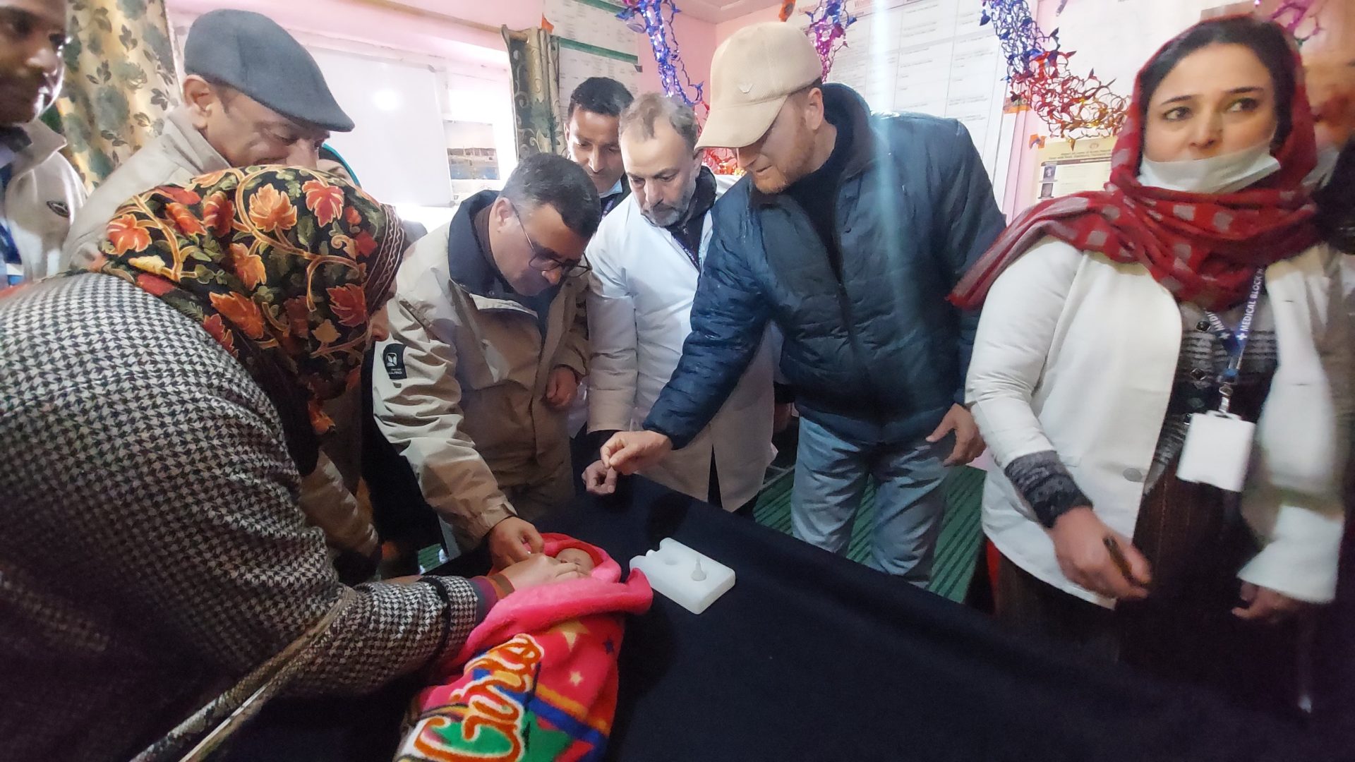 DC Bandipora Inaugurates Pulse Polio Drive in Sumbal – Kashmir Reader