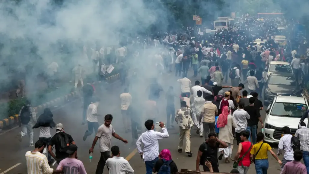 Over 50 police personnel, protesters injured during CJP's 'Chalo Sansad' march, several detained | Kashmir Reader